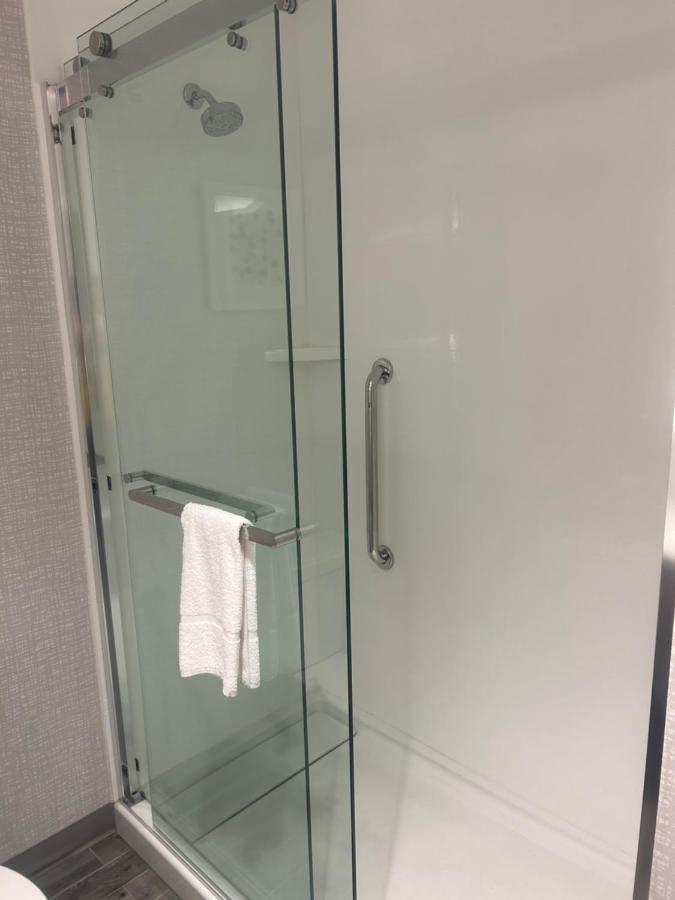 Hampton Inn By Hilton Кингстон Экстерьер фото